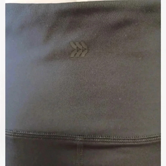 All In Montion NWT Ultra High  Rise Black Capri Size Large - Picture 8 of 8